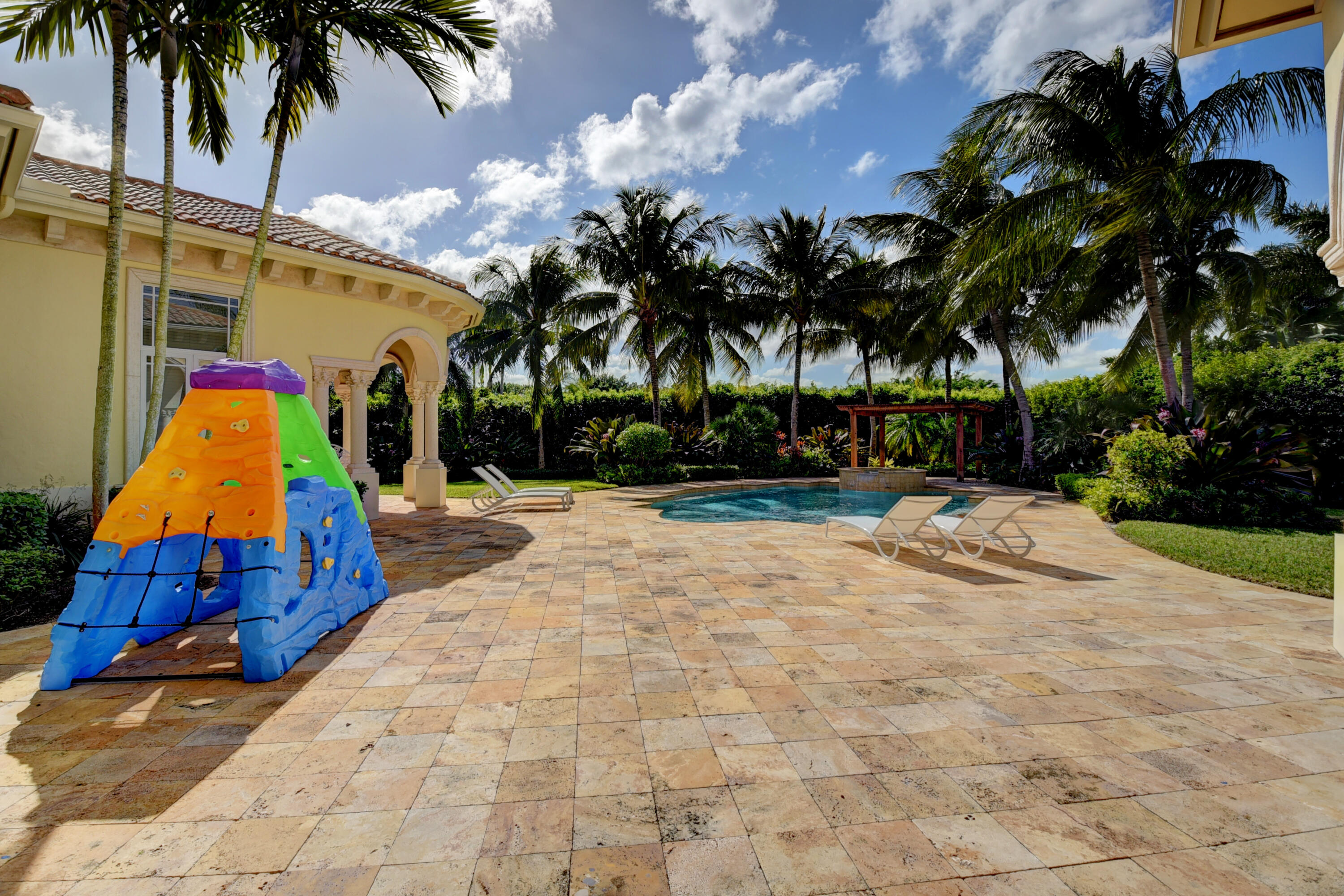 LONG LAKE ESTATES - Residential