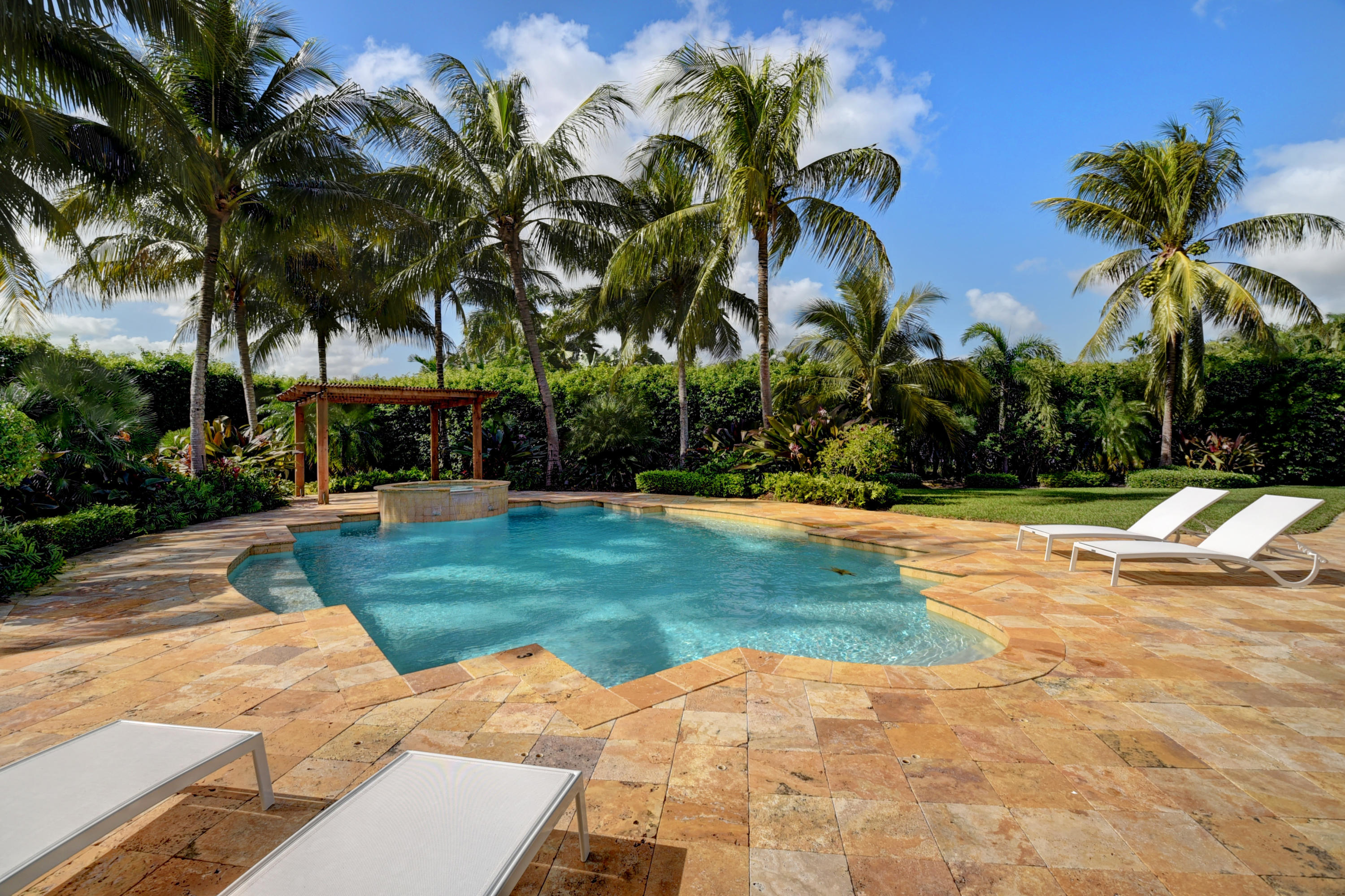 LONG LAKE ESTATES - Residential