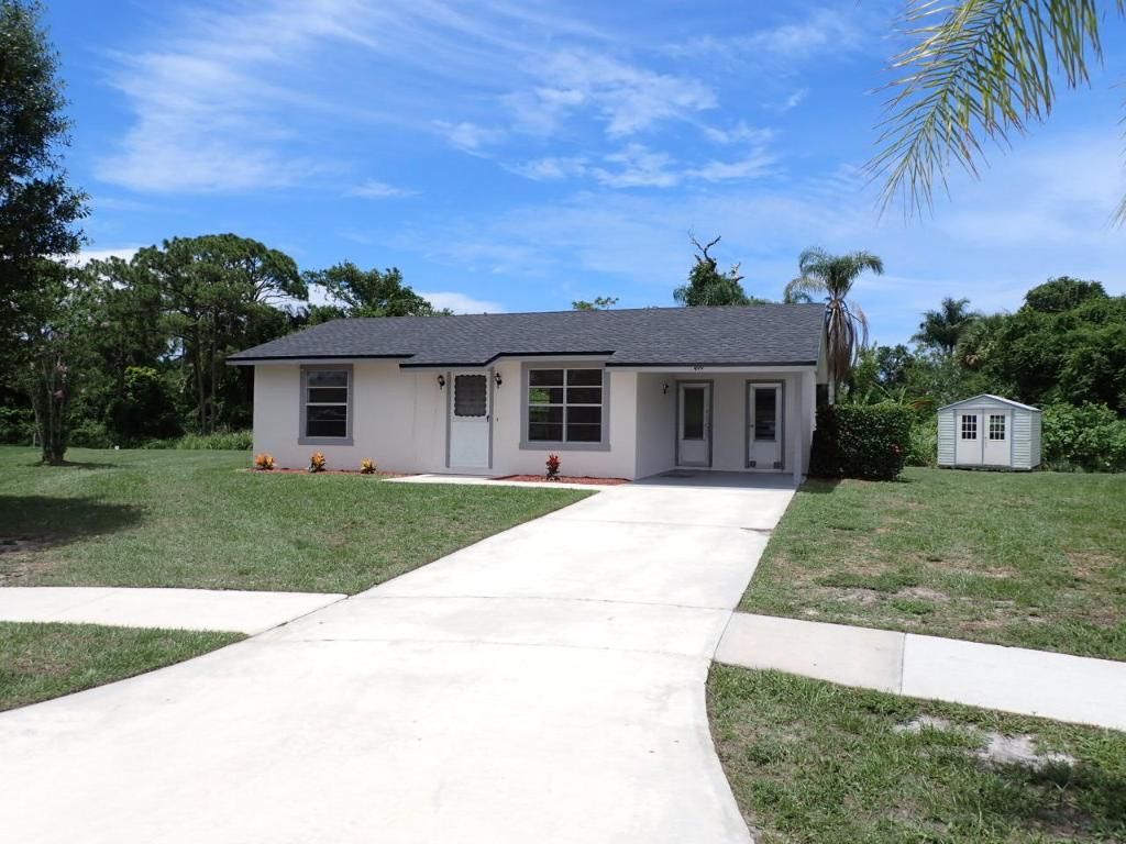 Photo of 499 NE Elmore Street, Port Saint Lucie, FL 34983 (MLS # R10996950)