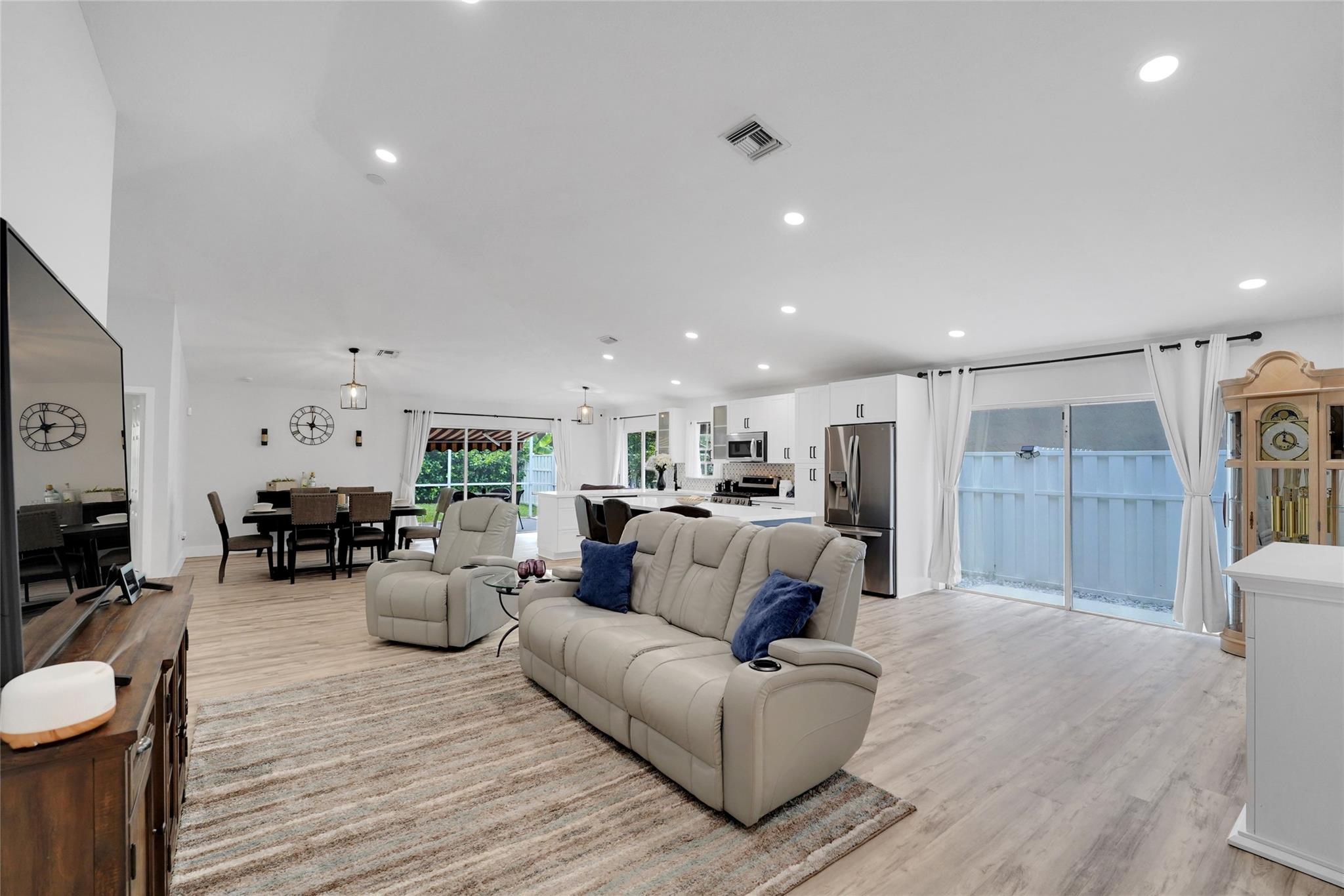 13361 NW 7th St, Plantation, FL, 33325/$639,000 3 13361 NW 7th St