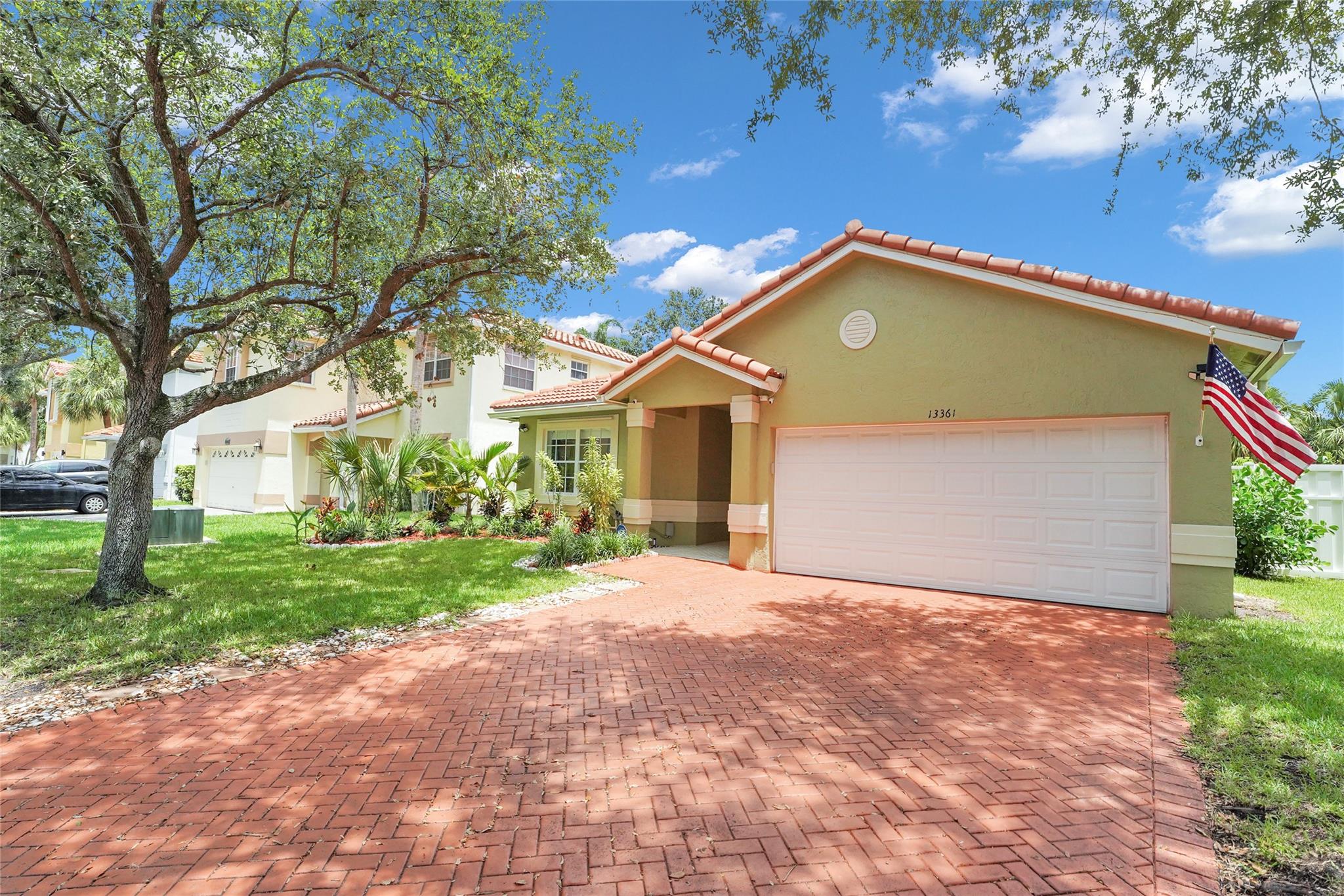 13361 NW 7th St, Plantation, FL, 33325/$639,000 2 13361 NW 7th St