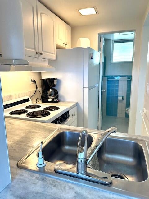 Tiny photo for 2508 Bay Drive #110, Pompano Beach, FL 33062 (MLS # B26048436)