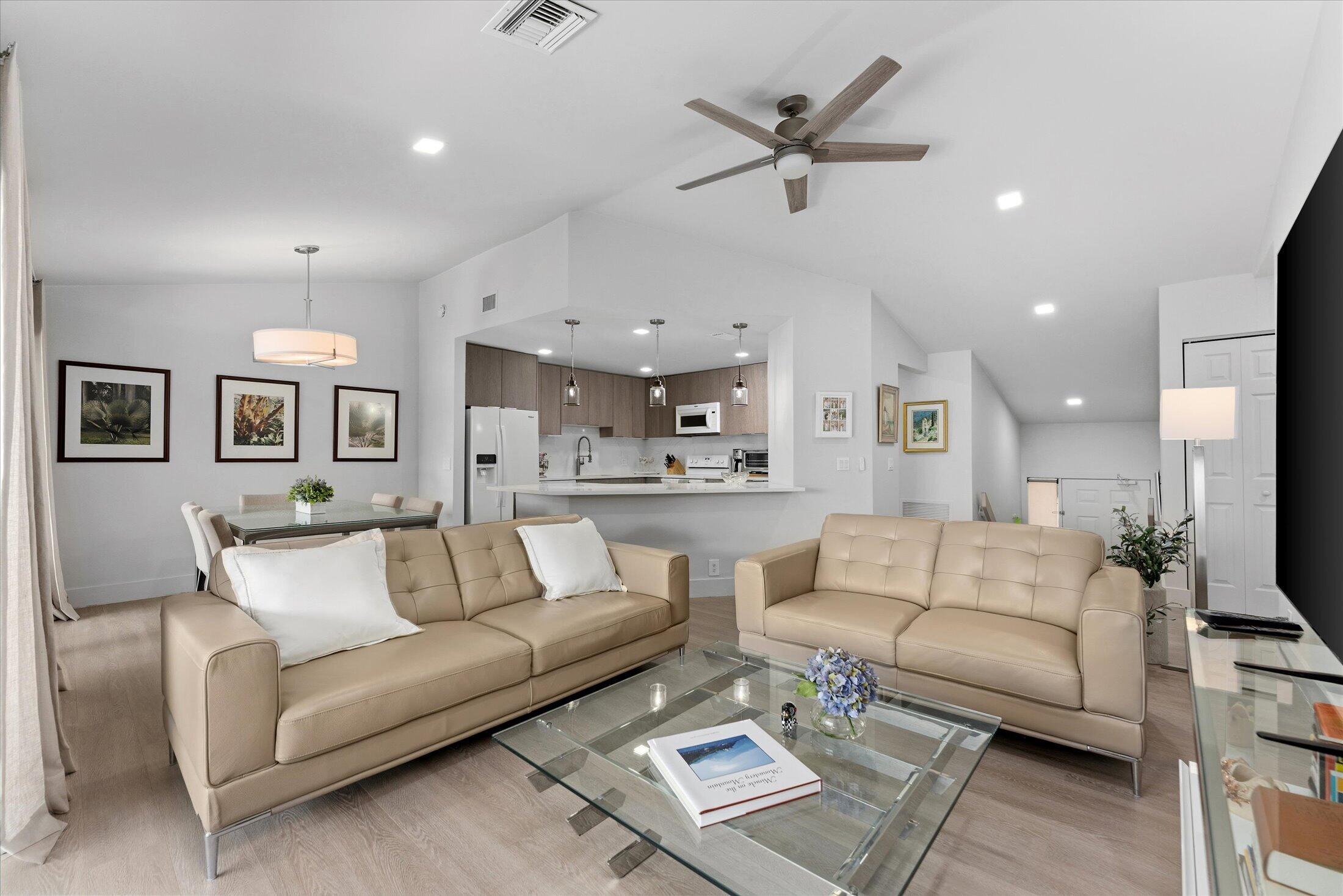 COACH HOUSES OF TOWN PLACE CONDO - Residential