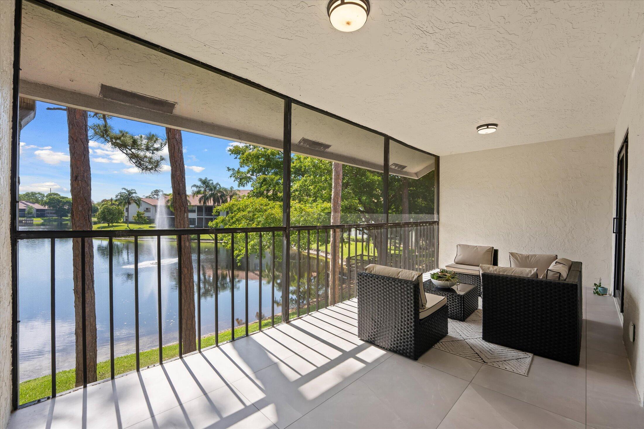 COACH HOUSES OF TOWN PLACE CONDO - Residential