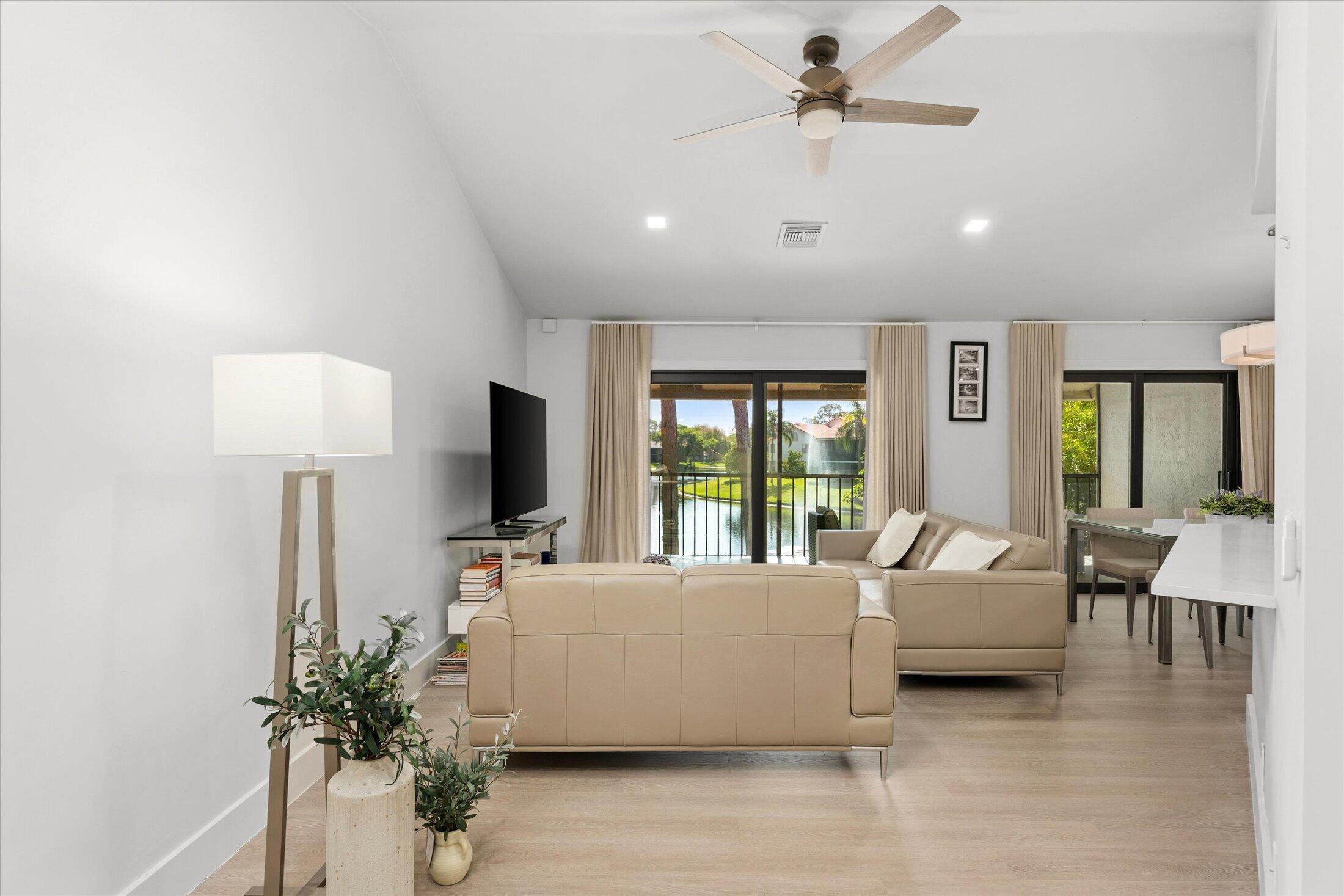COACH HOUSES OF TOWN PLACE CONDO - Residential