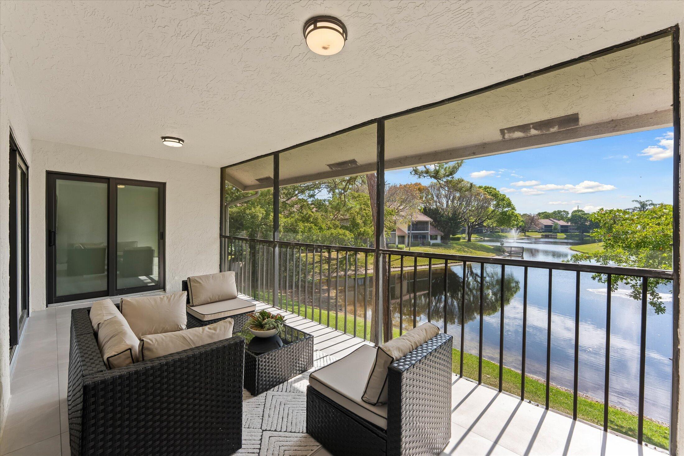 COACH HOUSES OF TOWN PLACE CONDO - Residential