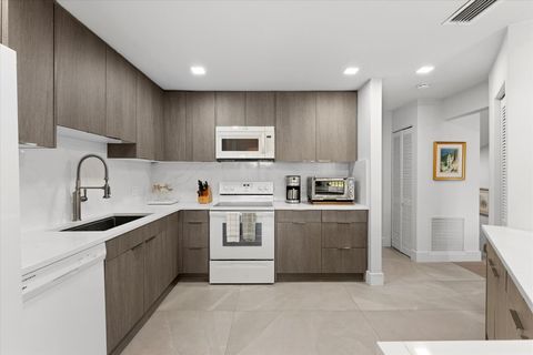 Tiny photo for 5521 Coach House Circle #G, Boca Raton, FL 33486 (MLS # B26025793)