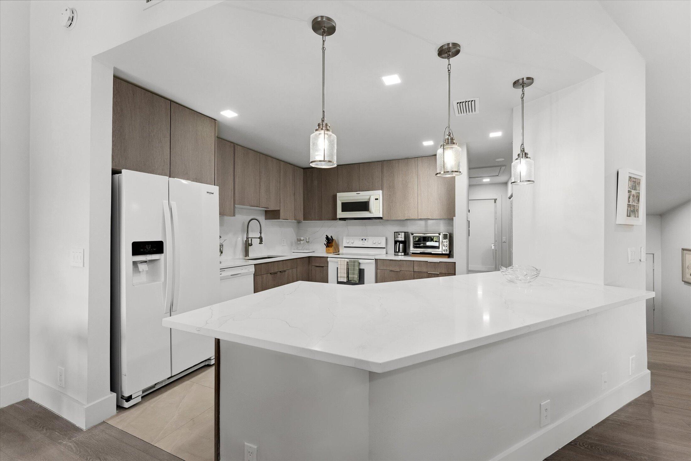 COACH HOUSES OF TOWN PLACE CONDO - Residential