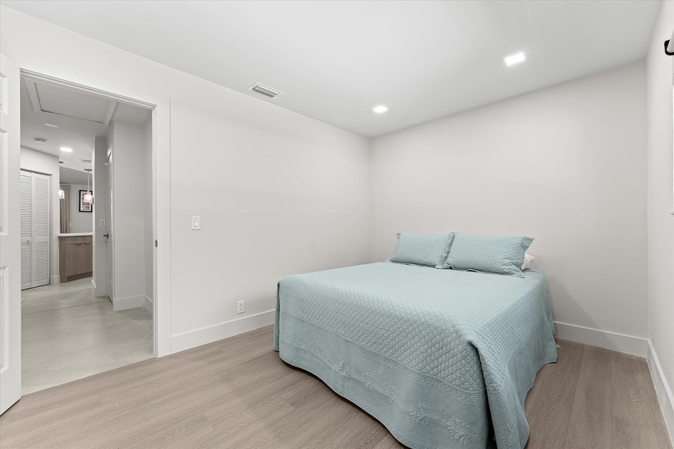 COACH HOUSES OF TOWN PLACE CONDO - Residential