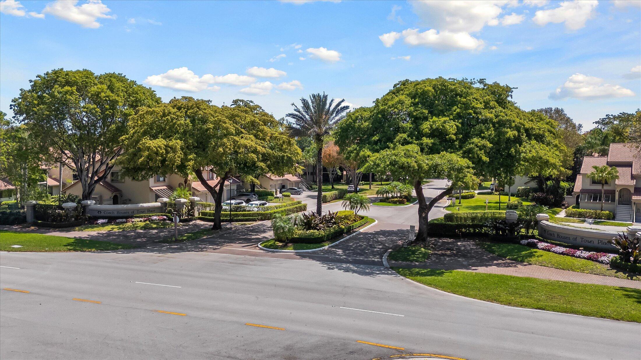 COACH HOUSES OF TOWN PLACE CONDO - Residential