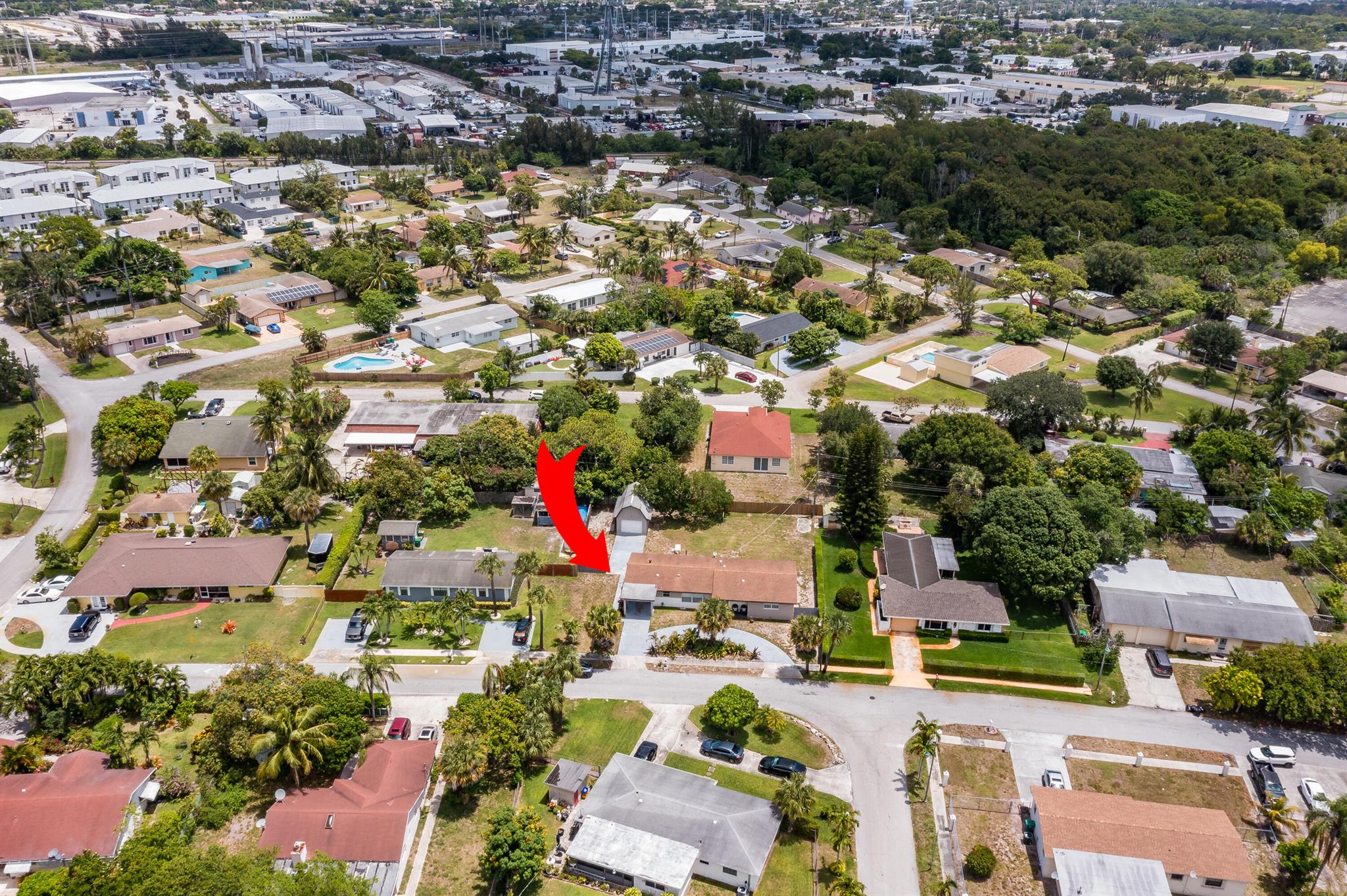 Annual Rental- Beautifully remodeled home that is close to major highways, shops, restaurants etc. Looking for responsible tenants. Tenants are responsible for lawn care and utilities. Open to short term rental options.