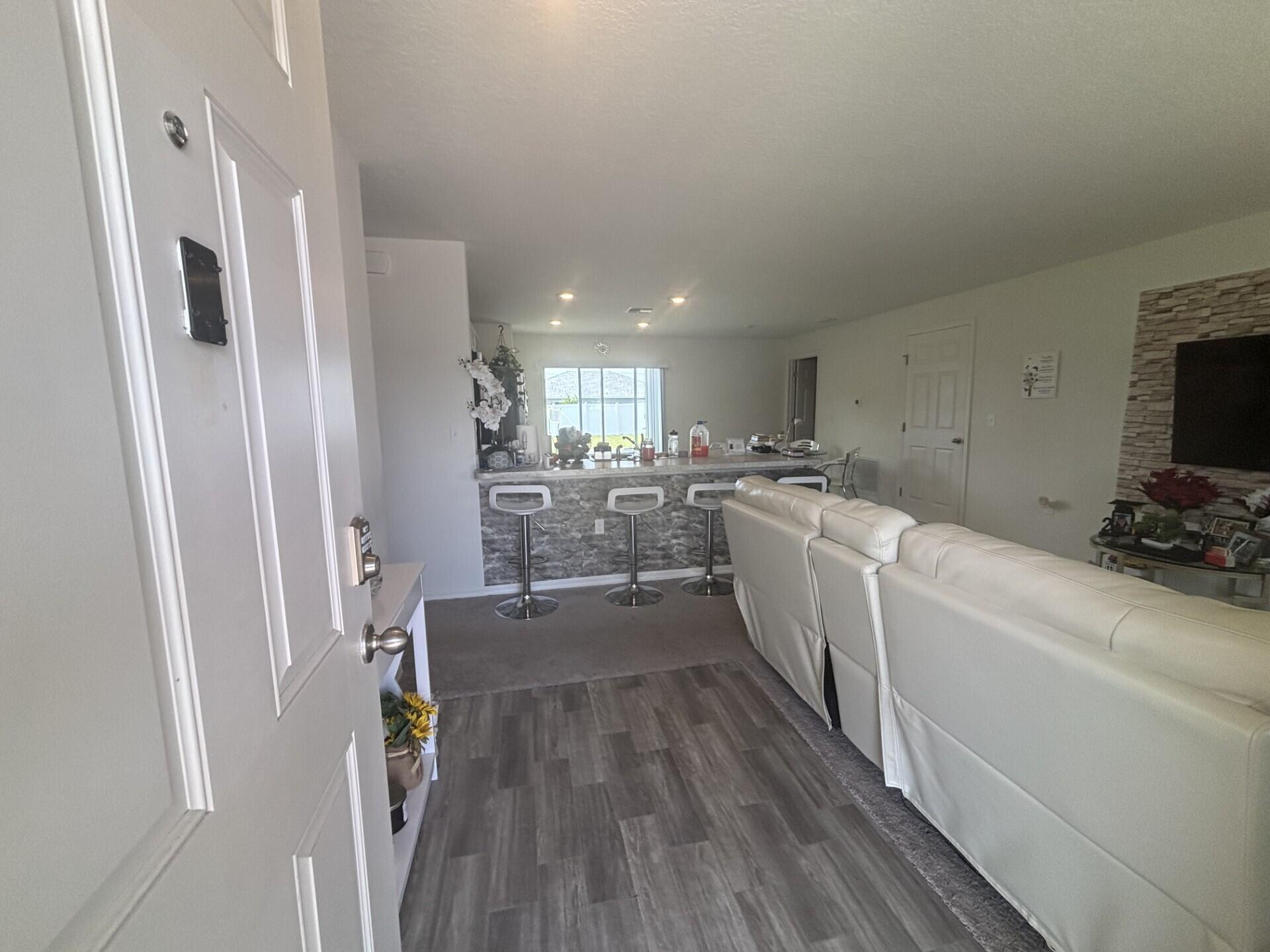 402 NE Mainsail Street, Port St Lucie, FL, 34983/$349,900 3 402 NE Mainsail Street
