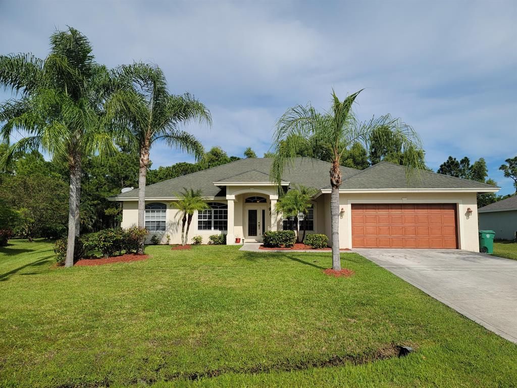 Photo of 5467 NW North Crisona Circle Cir, Port St Lucie, FL 34986 (MLS # R10750630)
