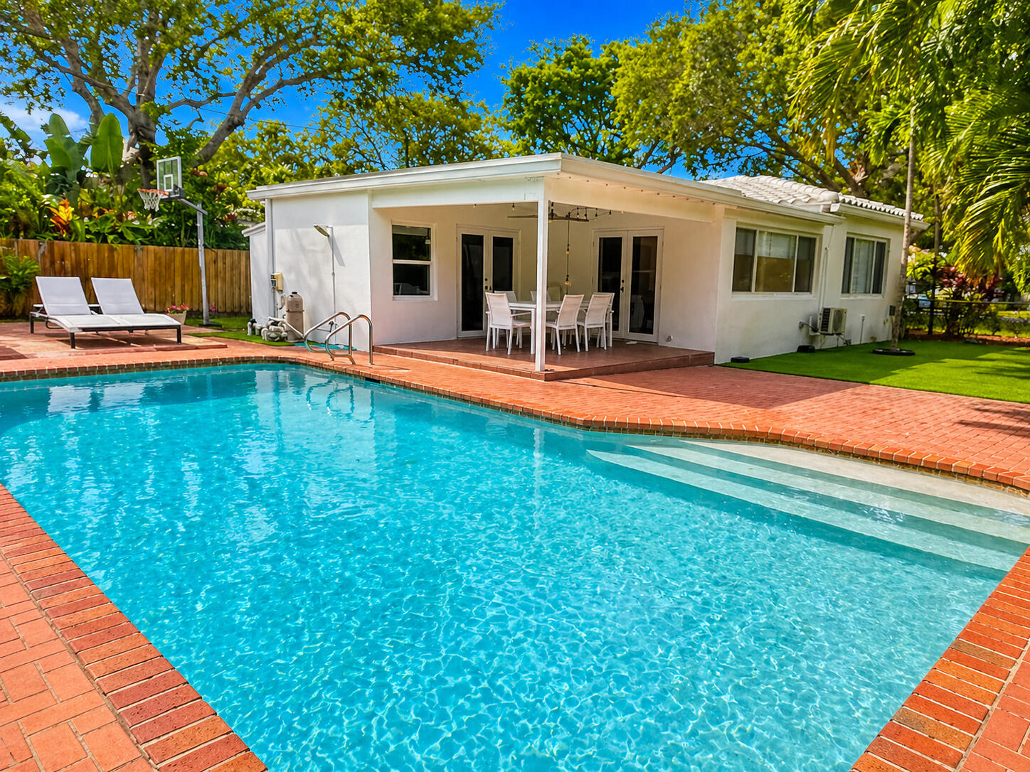 RIO VISTA ISLES - Residential