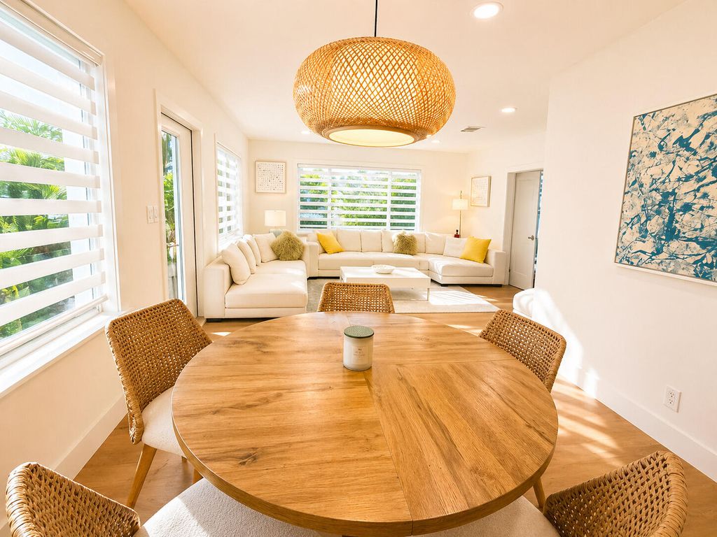 Photo of 800 SE 11th Court, Fort Lauderdale, FL 33316 (MLS # B26021997)