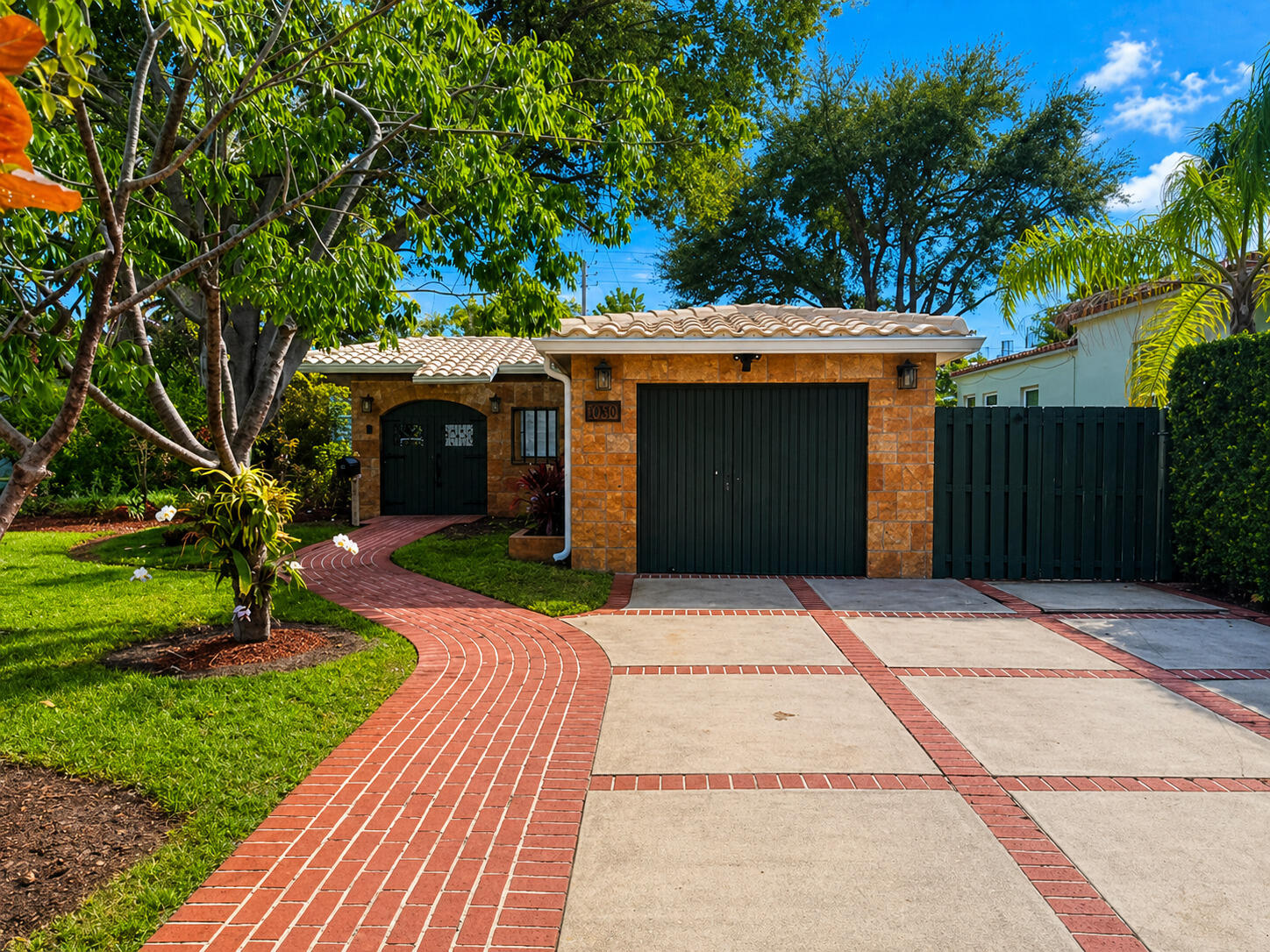 RIO VISTA ISLES - Residential