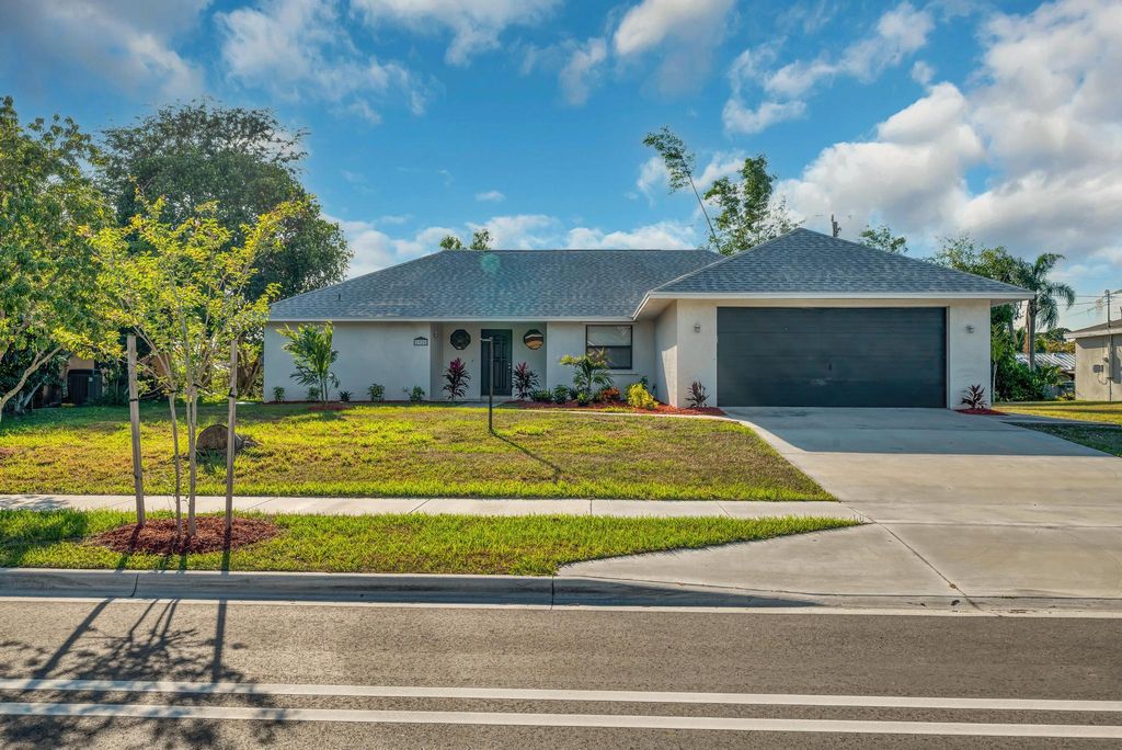 Photo of 1926 SE Floresta Drive, Port Saint Lucie, FL 34983 (MLS # R11083224)