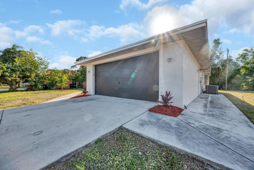 Photo of 1926 SE Floresta Drive, Port Saint Lucie, FL 34983 (MLS # R11083224)