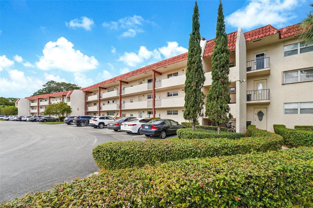 Photo of 300 S Hollybrook Drive #302, Pembroke Pines, FL 33025 (MLS # F10550260)