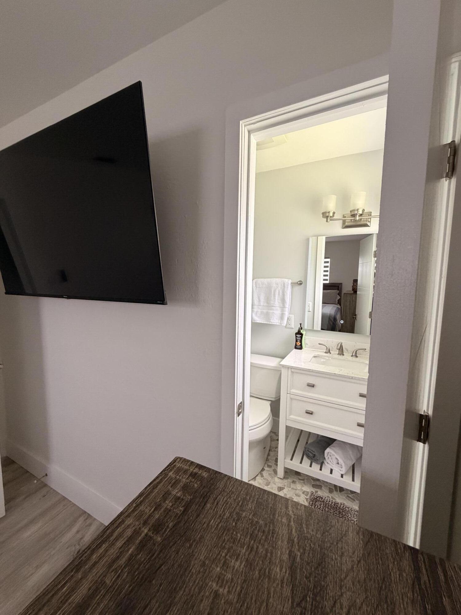 BROADVIEW COUNTRY CLUB - Residential