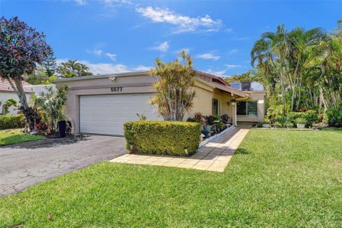 Tiny photo for 5577 Ainsley Court, Boynton Beach, FL 33437 (MLS # B26069992)