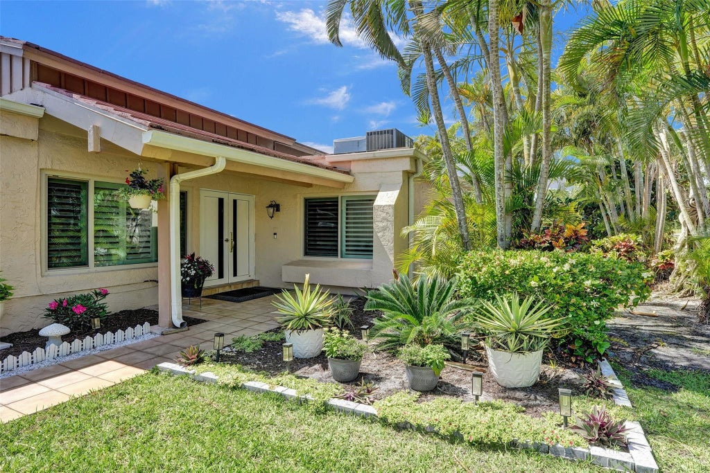 Photo of 5577 Ainsley Court, Boynton Beach, FL 33437 (MLS # B26069992)