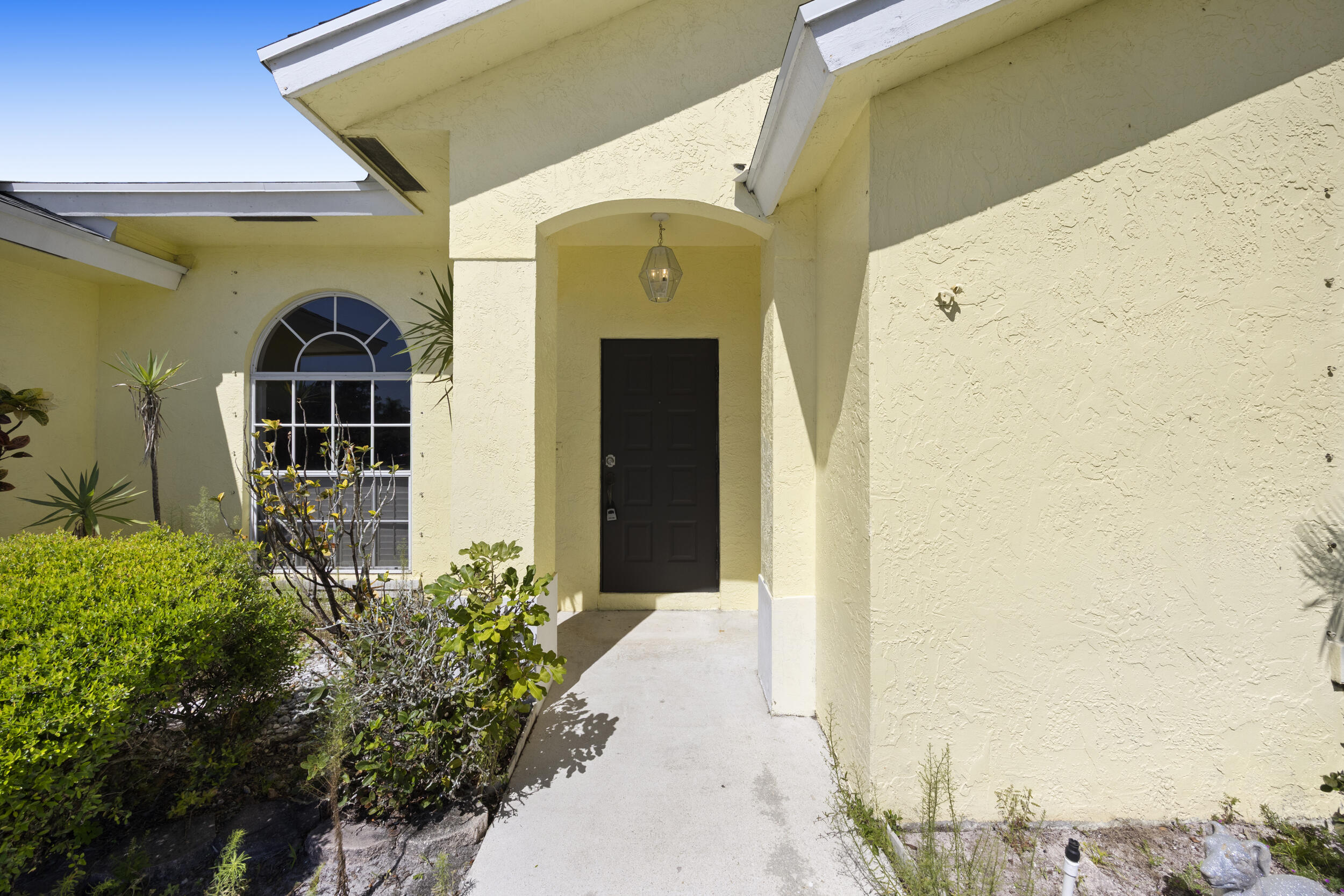 Properties 105 Monterey Way
