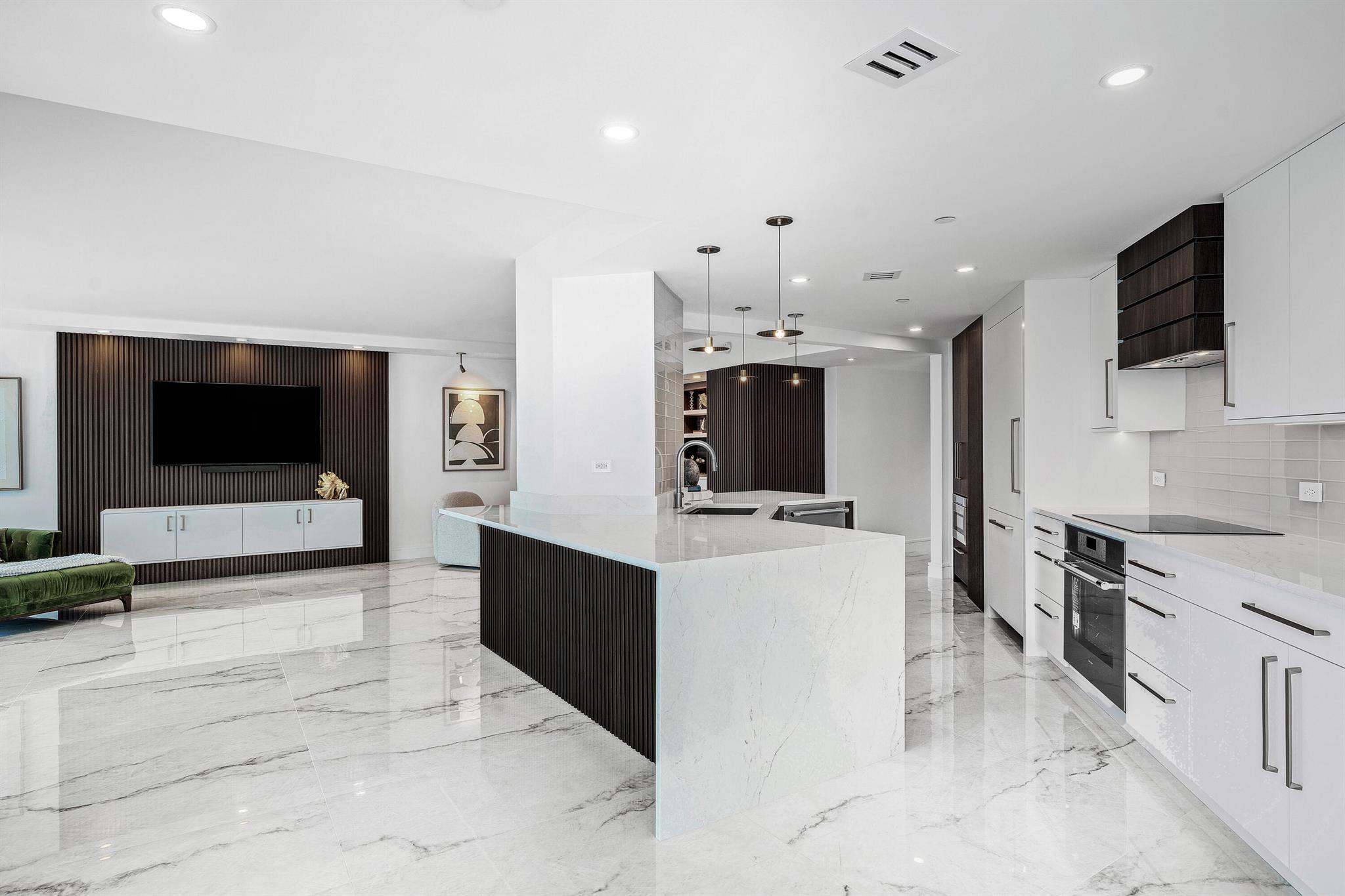 PLAZA OF THE PALM BEACHES - Residential