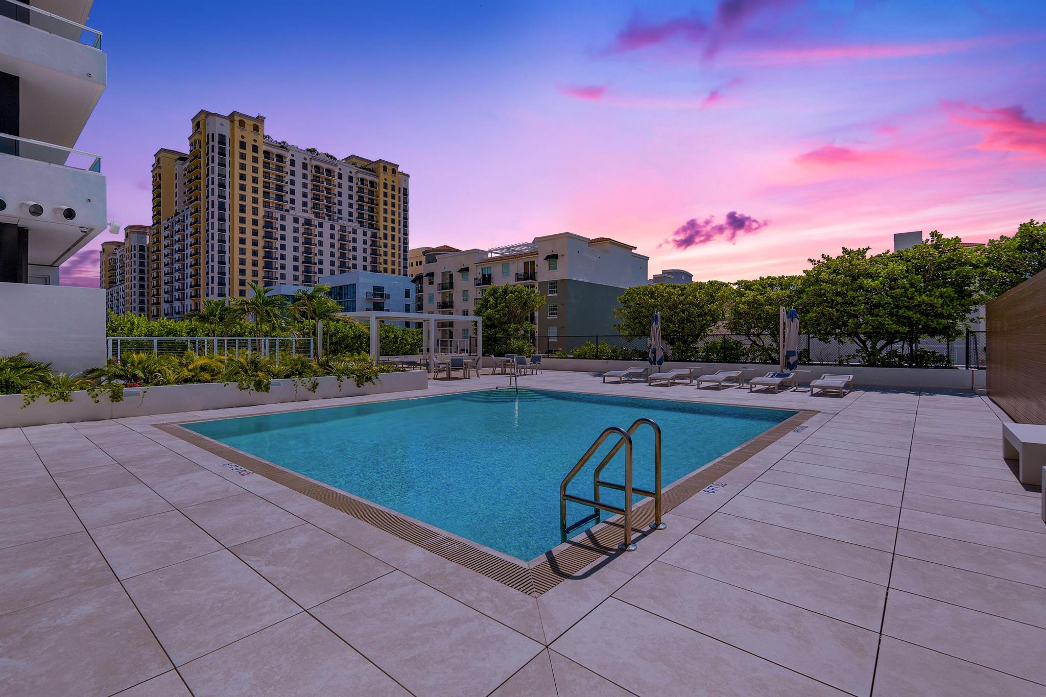 PLAZA OF THE PALM BEACHES - Residential