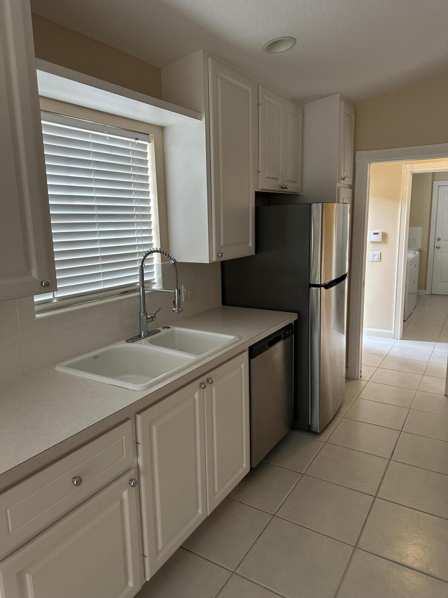 VILLAGEWALK OF WELLINGTON 4 - Residential Lease