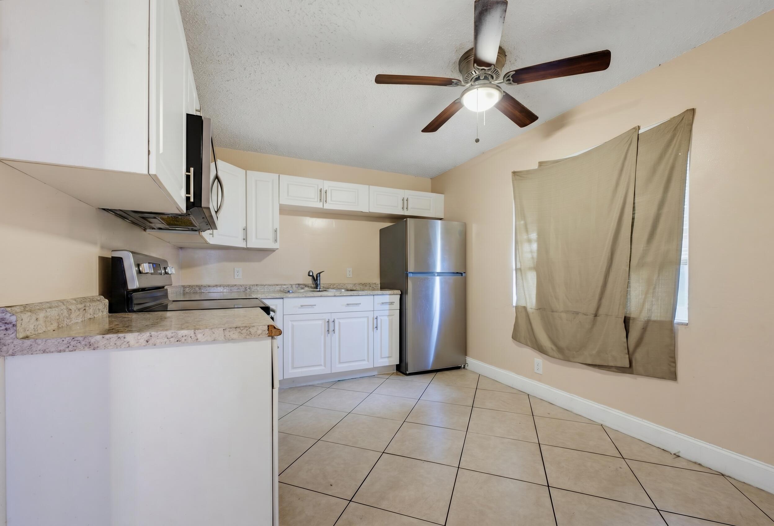 1525 W 17th Street