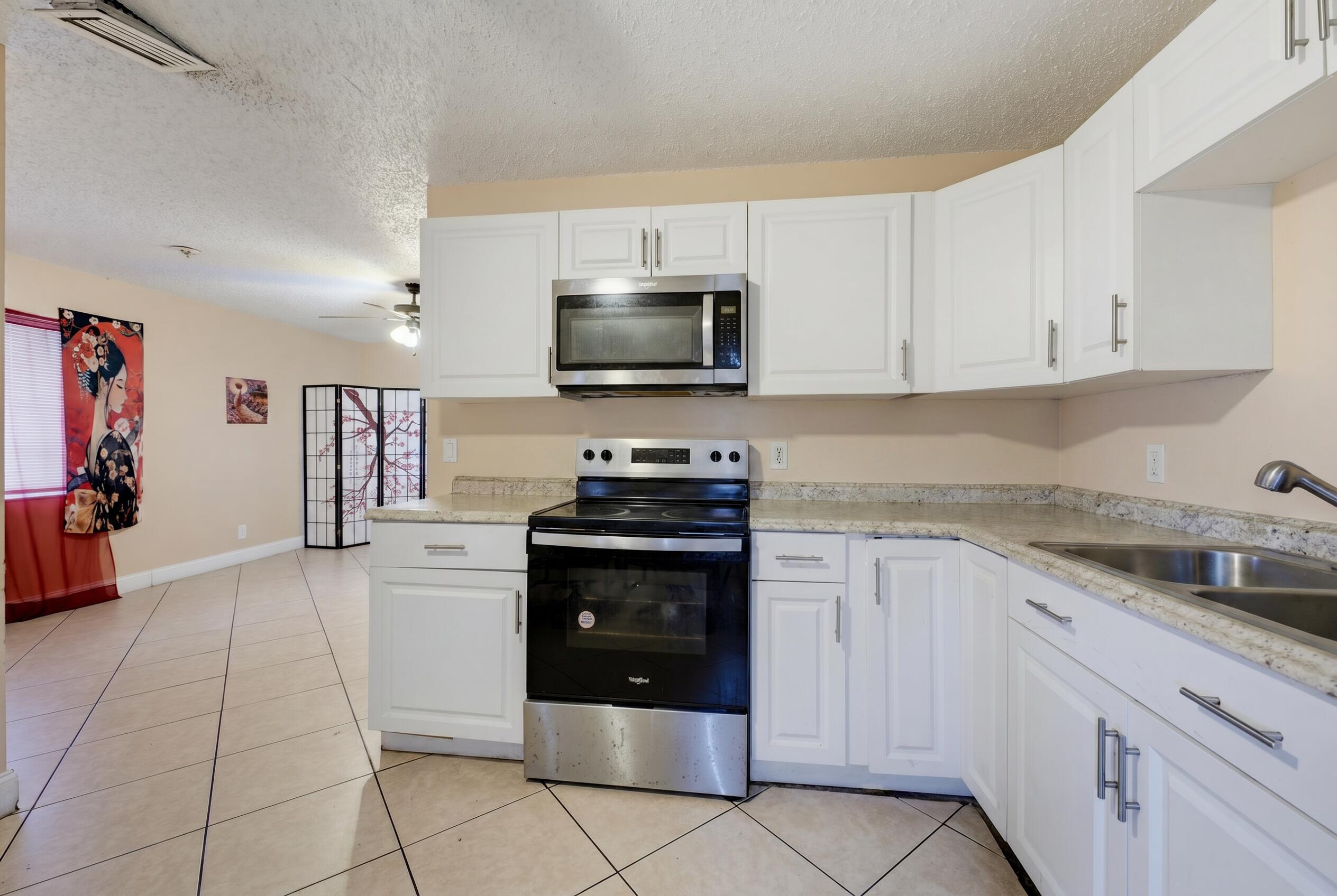 1525 W 17th Street