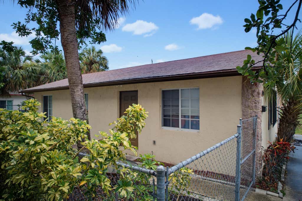 Photo of 1525 W 17th Street, Riviera Beach, FL 33404 (MLS # B26045901)