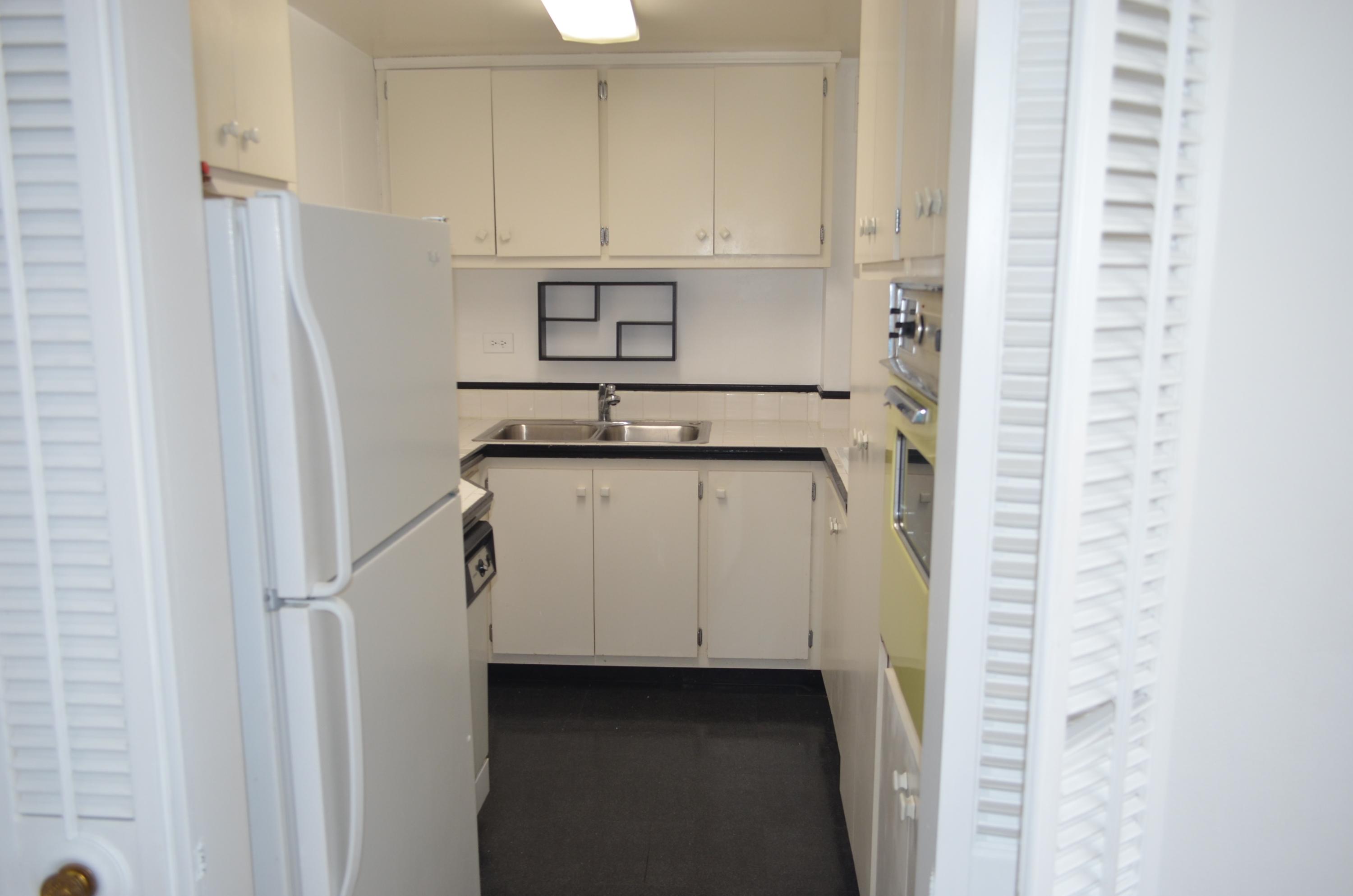 LA FONTANA APTS OF PALM BEACH INC - Residential Lease