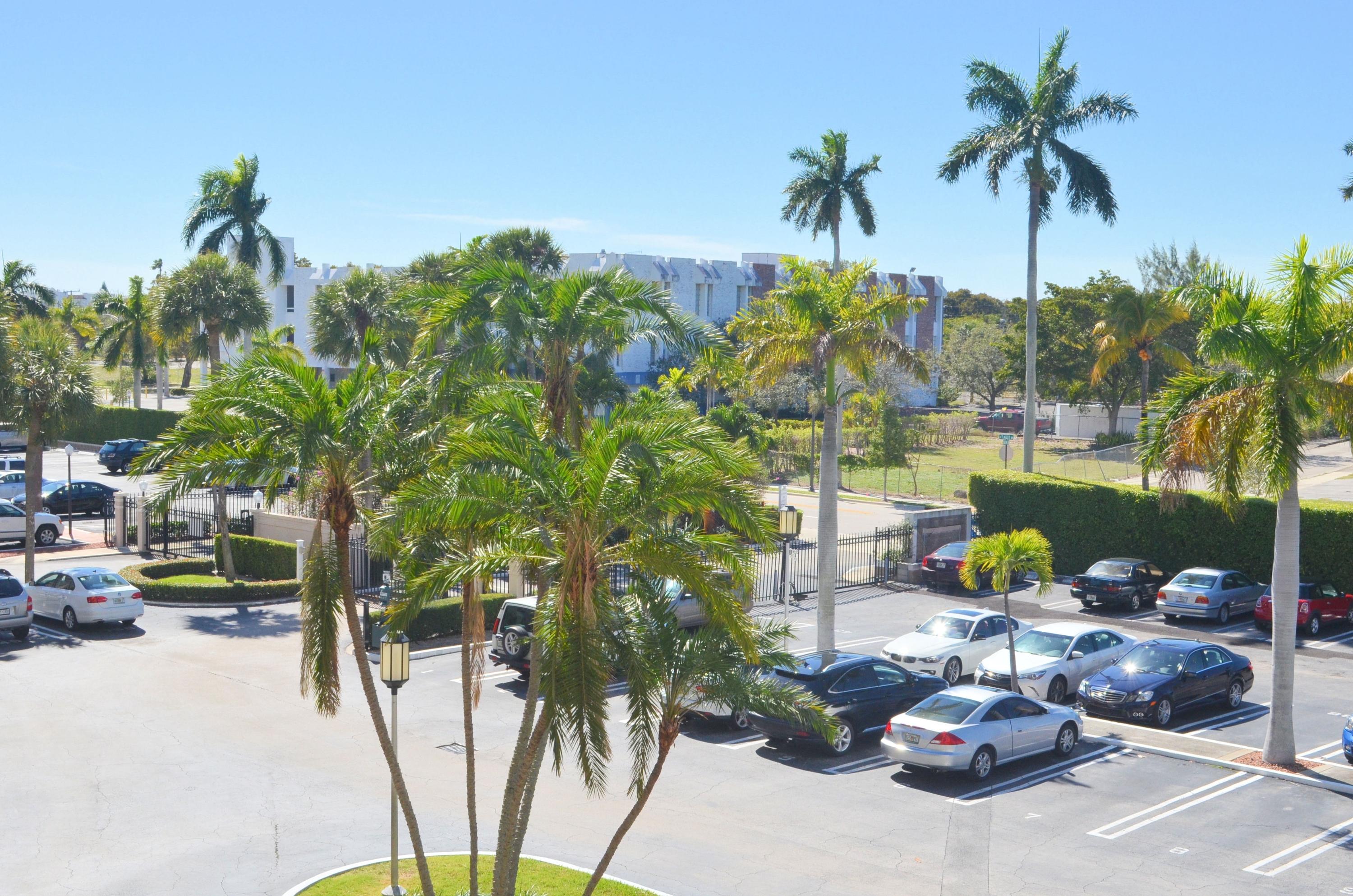 LA FONTANA APTS OF PALM BEACH INC - Residential Lease