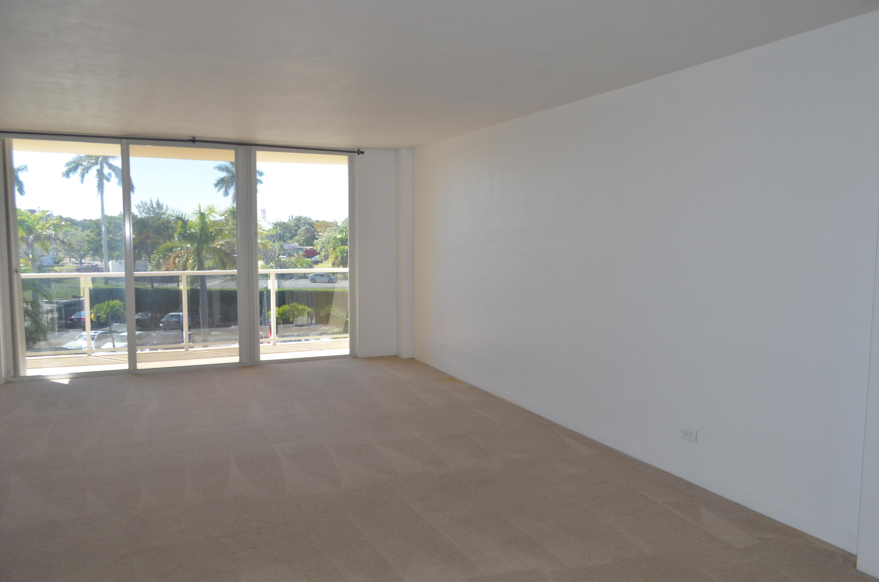 LA FONTANA APTS OF PALM BEACH INC - Residential Lease