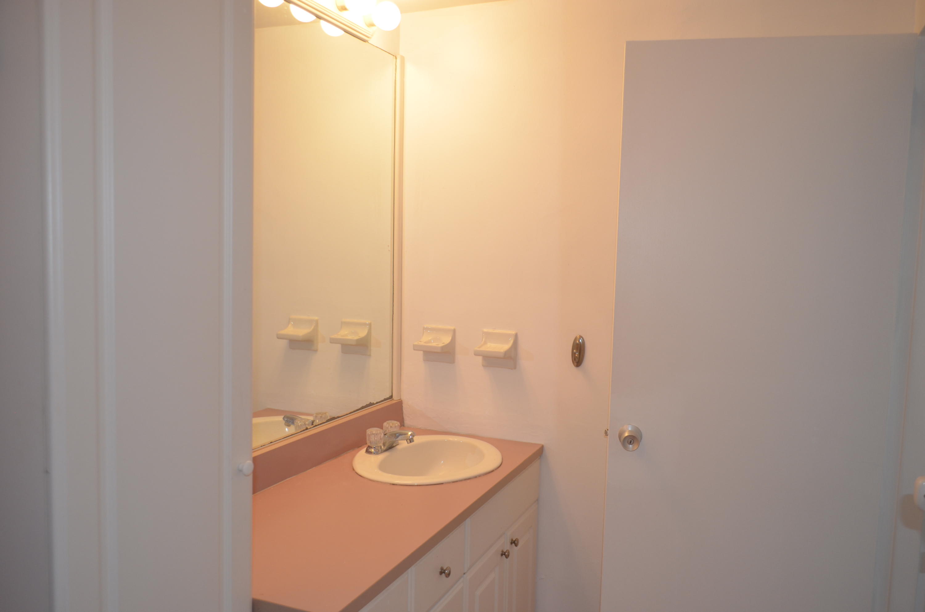 LA FONTANA APTS OF PALM BEACH INC - Residential Lease