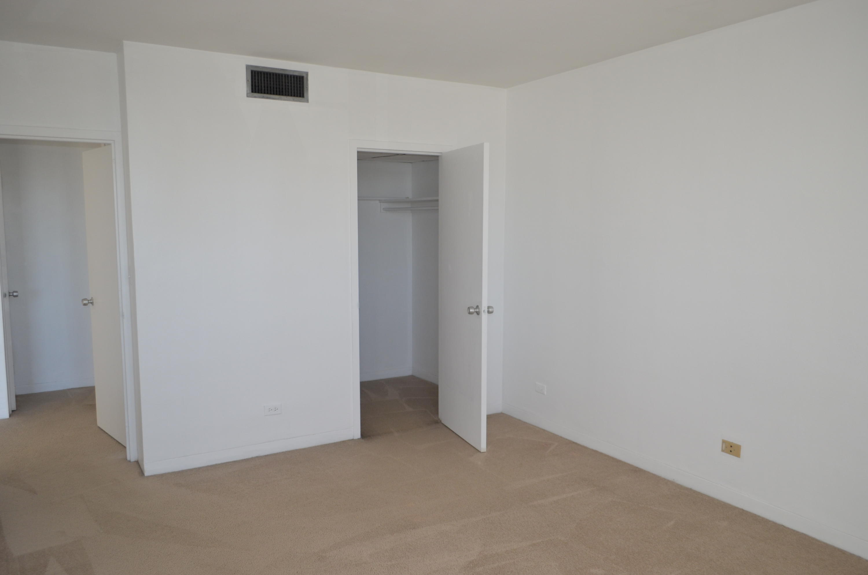 LA FONTANA APTS OF PALM BEACH INC - Residential Lease