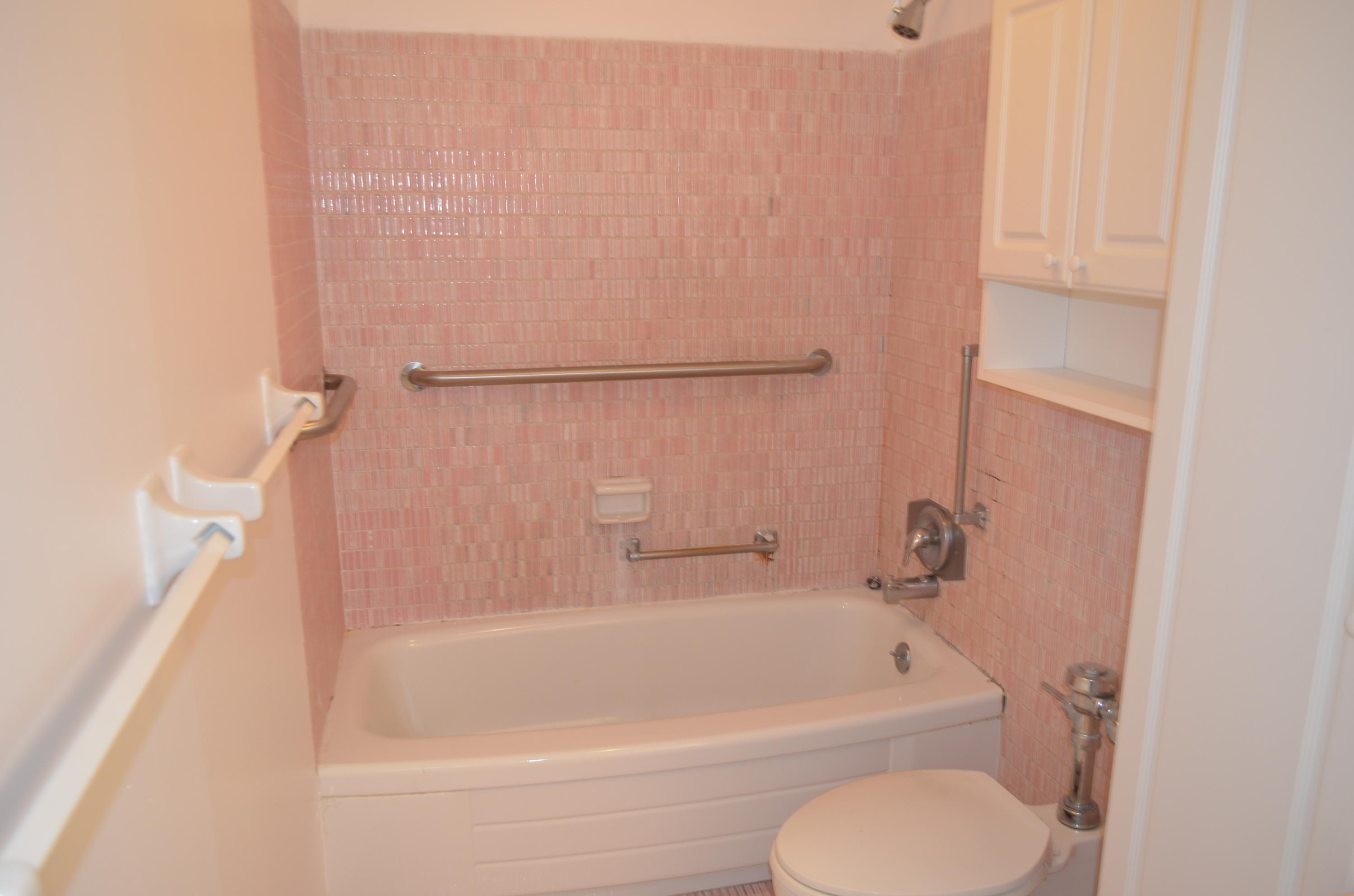 LA FONTANA APTS OF PALM BEACH INC - Residential Lease