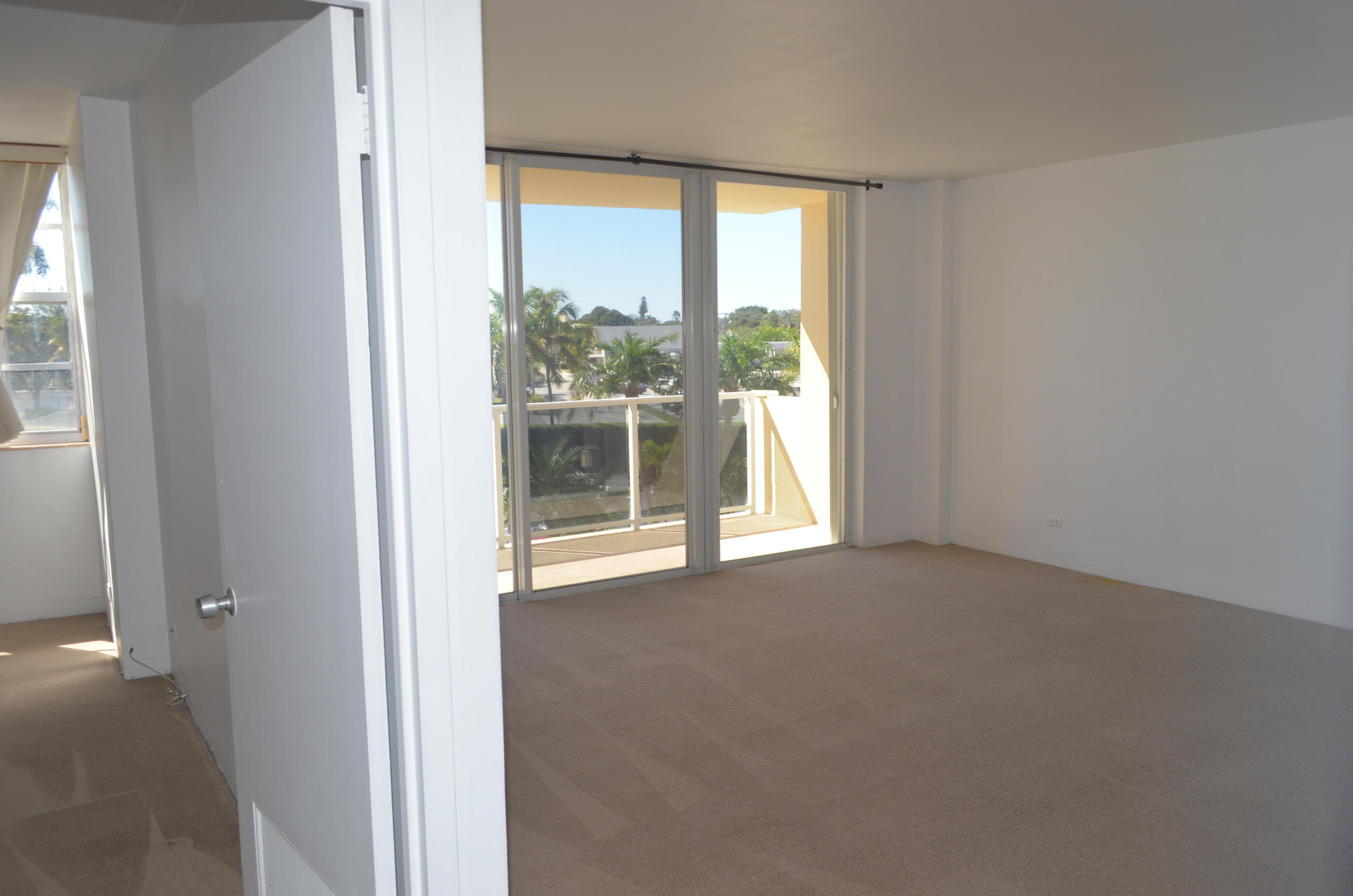 LA FONTANA APTS OF PALM BEACH INC - Residential Lease