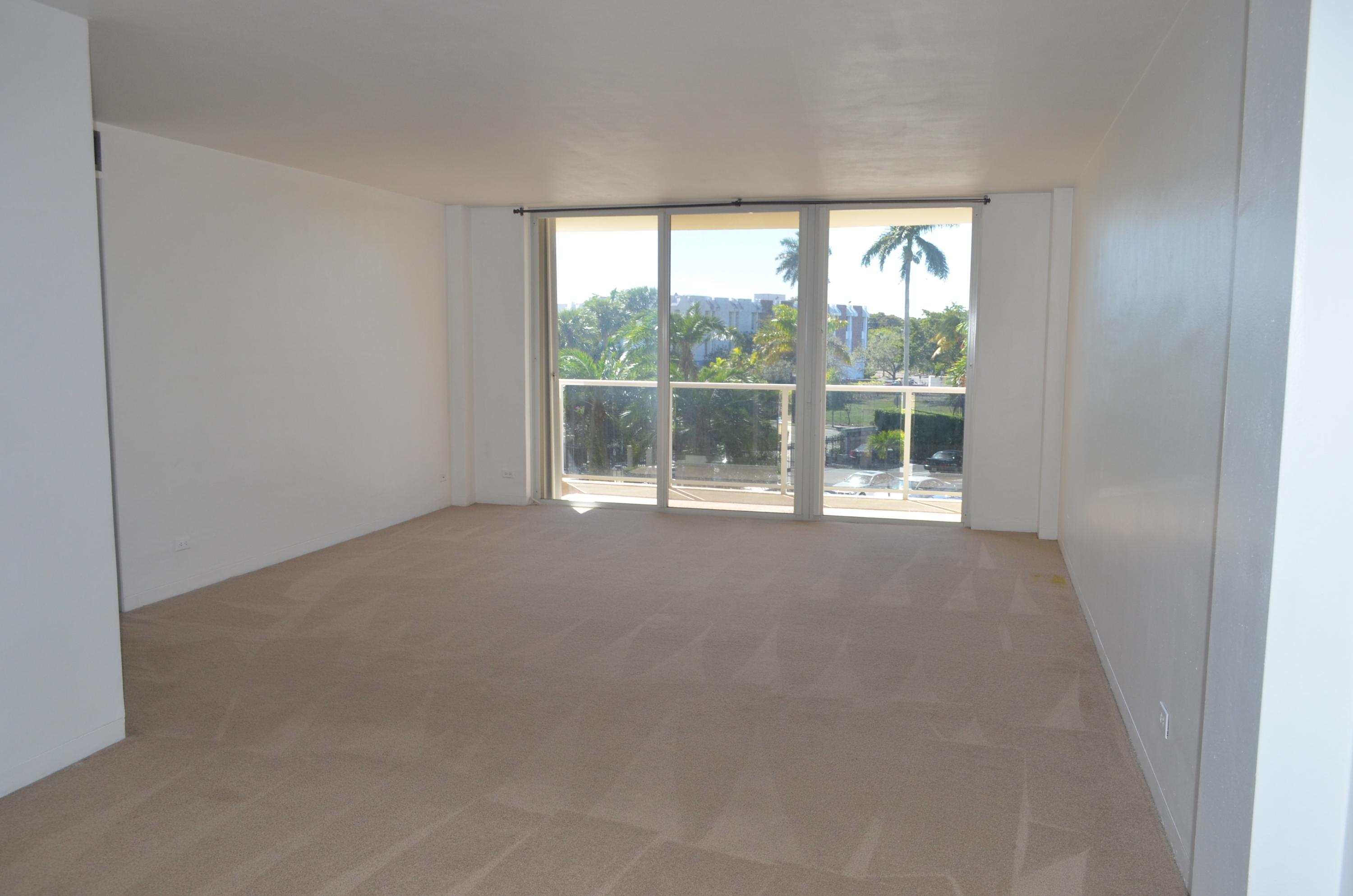 LA FONTANA APTS OF PALM BEACH INC - Residential Lease