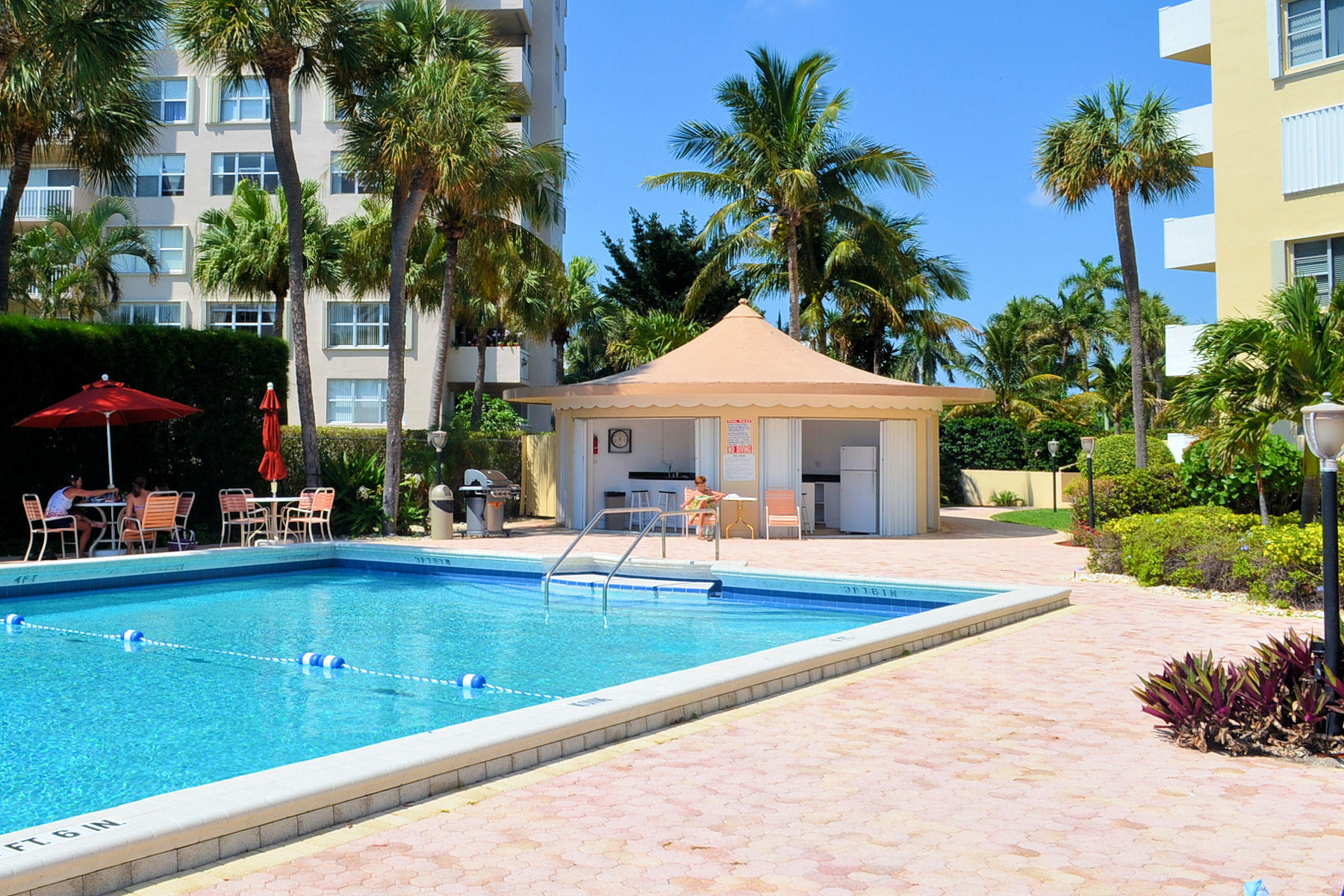 LA FONTANA APTS OF PALM BEACH INC - Residential Lease