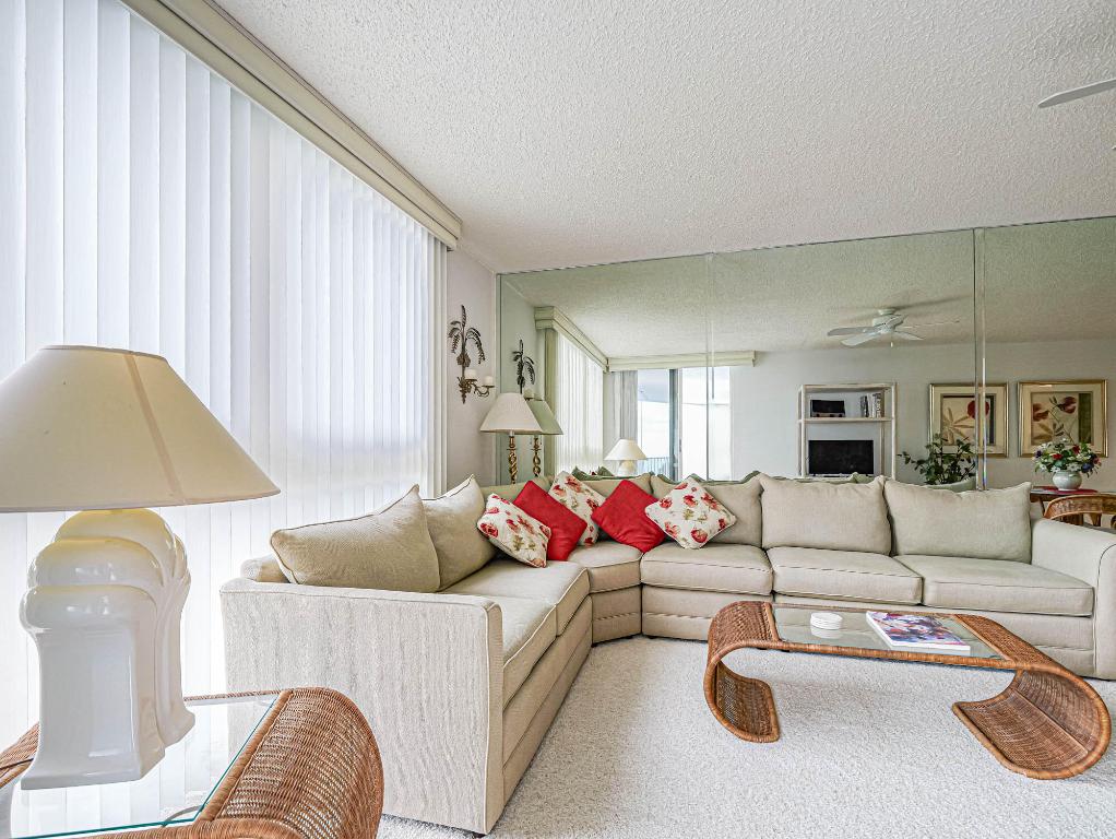 AQUANIQUE OCEAN CLUB, A CONDOMINIUM - Residential Lease