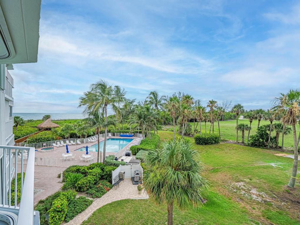 AQUANIQUE OCEAN CLUB, A CONDOMINIUM - Residential Lease