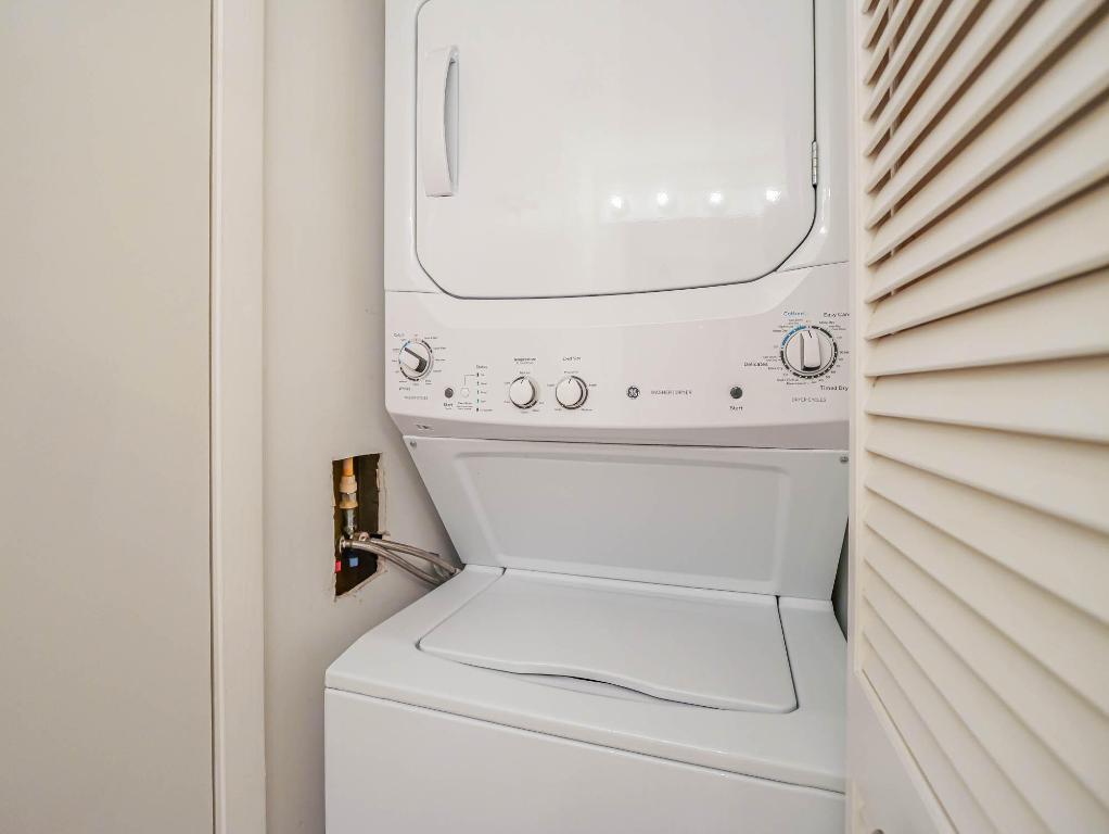 AQUANIQUE OCEAN CLUB, A CONDOMINIUM - Residential Lease