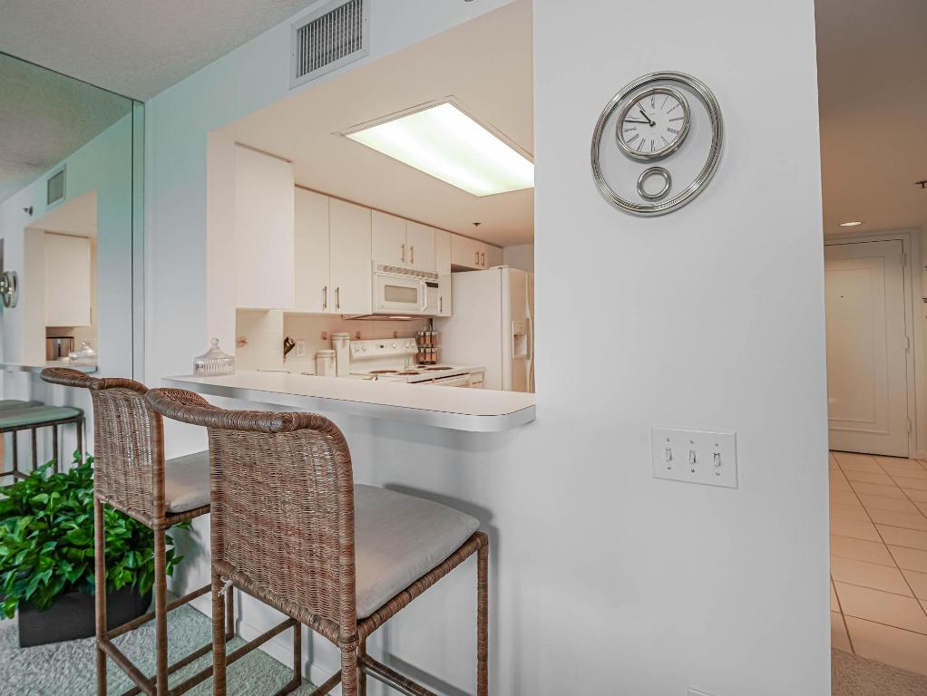 AQUANIQUE OCEAN CLUB, A CONDOMINIUM - Residential Lease