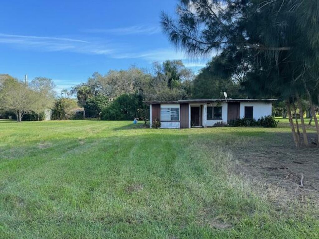 Photo of 4560 Oleander Avenue, Fort Pierce, FL 34982 (MLS # R10937810)