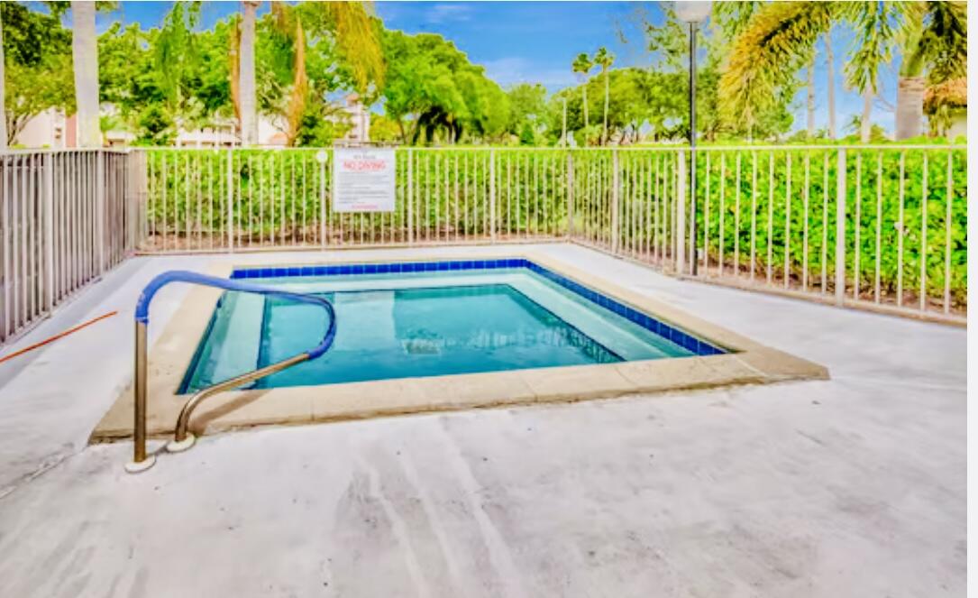 HUNTINGTON POINTE - Residential