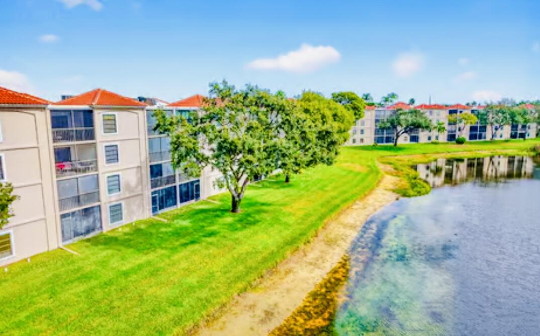 HUNTINGTON POINTE - Residential