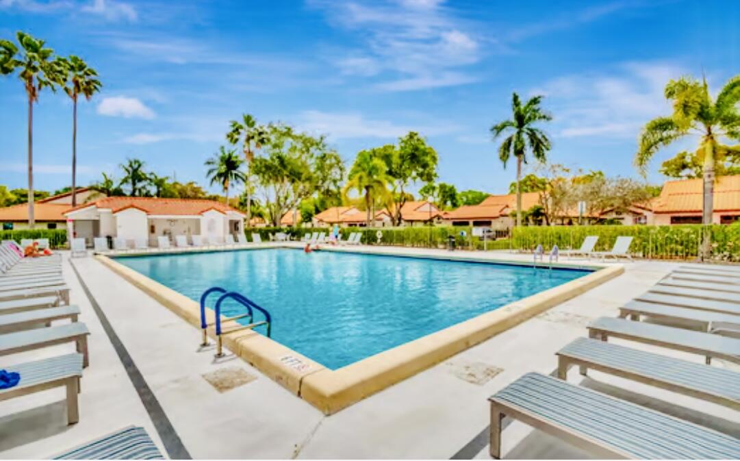 HUNTINGTON POINTE - Residential